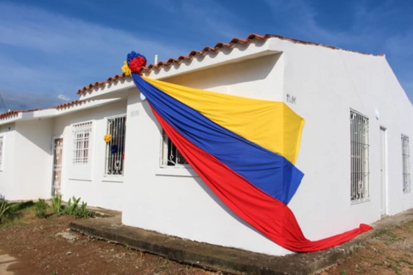 100 familias en Trujillo reciben viviendas